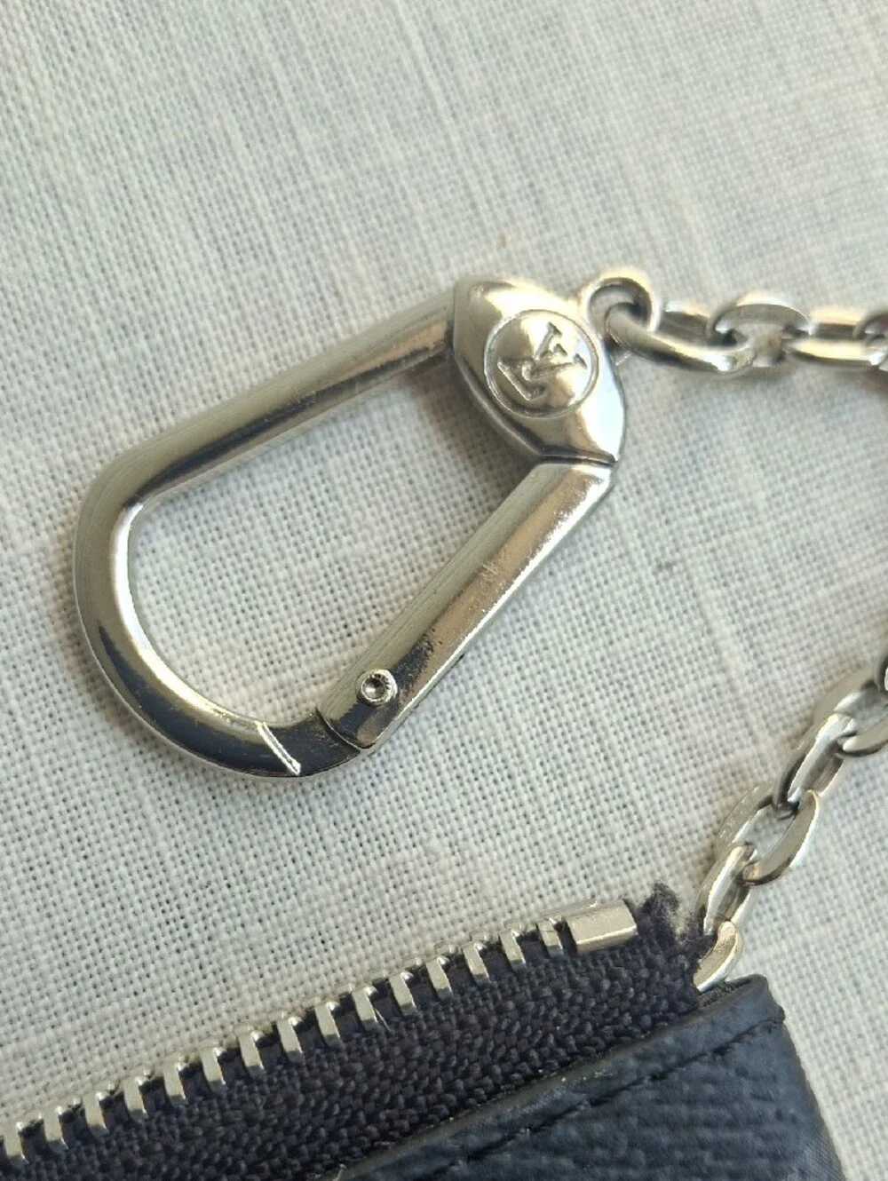 Louis Vuitton slim lv